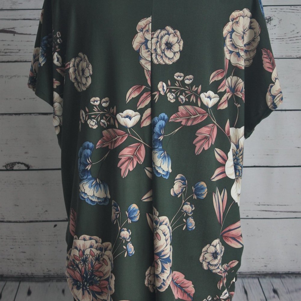Flowery Top - Picture 3 of 3